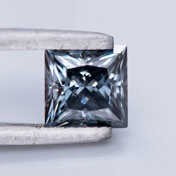 Муассанит Насипен камък със сертификат GRA Принцеса Cut Сив на цвят, е създаден на лабораторията Diamond Gemstone Pass Diamond Тестер
