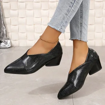 2023 Модерен Дизайнерски Реколта вечерни обувки Дамски модни Дамски обувки с остър пръсти и V-образно деколте, обувки-лодка на висок ток, Пикантни обувки