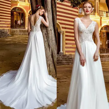 Модерни Сватбени рокли с V-образно деколте и кружевными апликации, Сватбени рокли 2020, Сшитое Поръчкови Сватбена рокля Трапецовидна форма с отворен гръб, с стреловидным влак